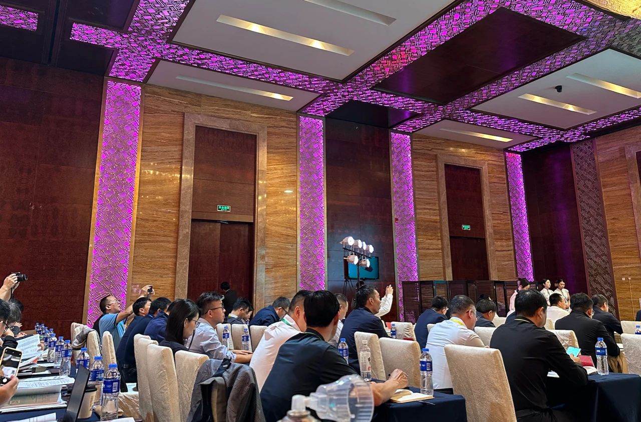 金龍機械應邀參加2023年格爾木中國鋰業(yè)大會(huì ).鋰電新能源發(fā)展大會(huì )